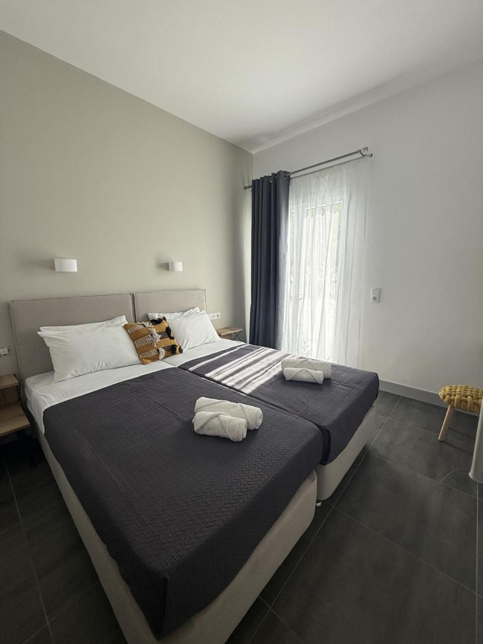 ดิเลียน Hotel ปาริเกีย ภายนอก รูปภาพ